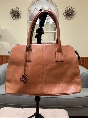 DAKS Tan Leather Tote Bag - Classic Women's Handbag